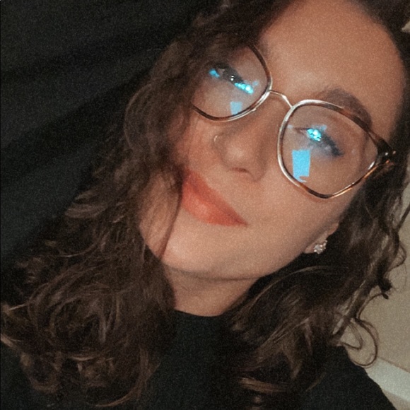 Meet your Posher, Danee - Picture 3 of 4